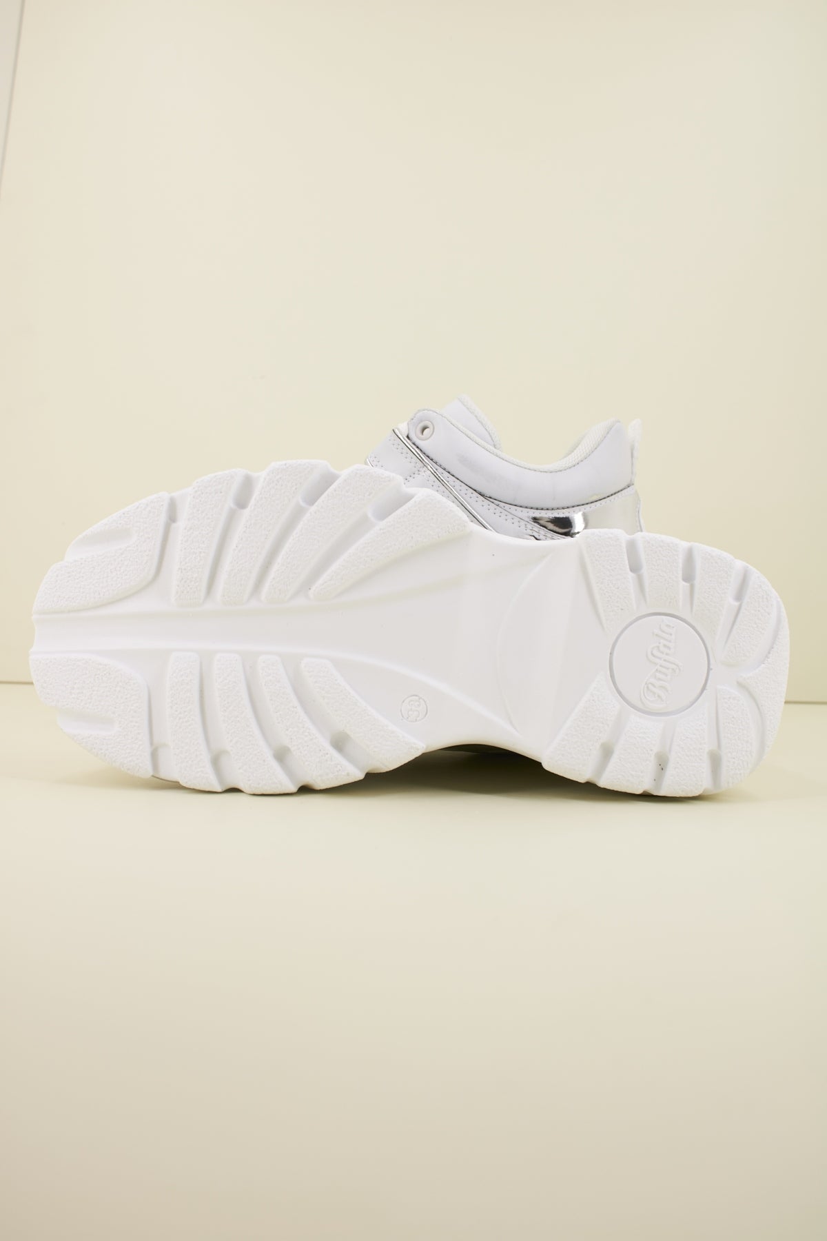 BUFFALO - . en color WHTSLVR (4)