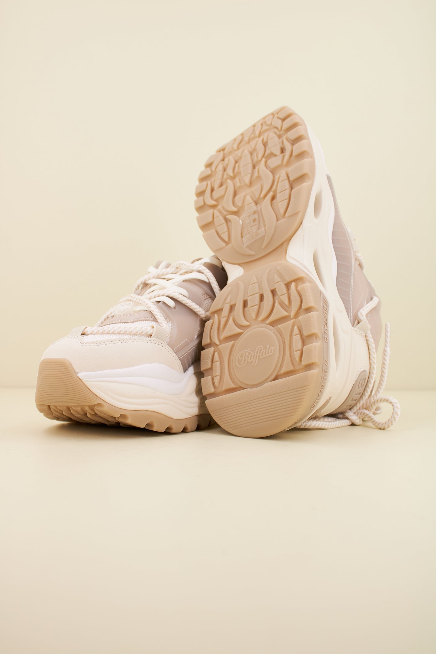 BUFFALO TRIPLET LACE en color CREAM (4)