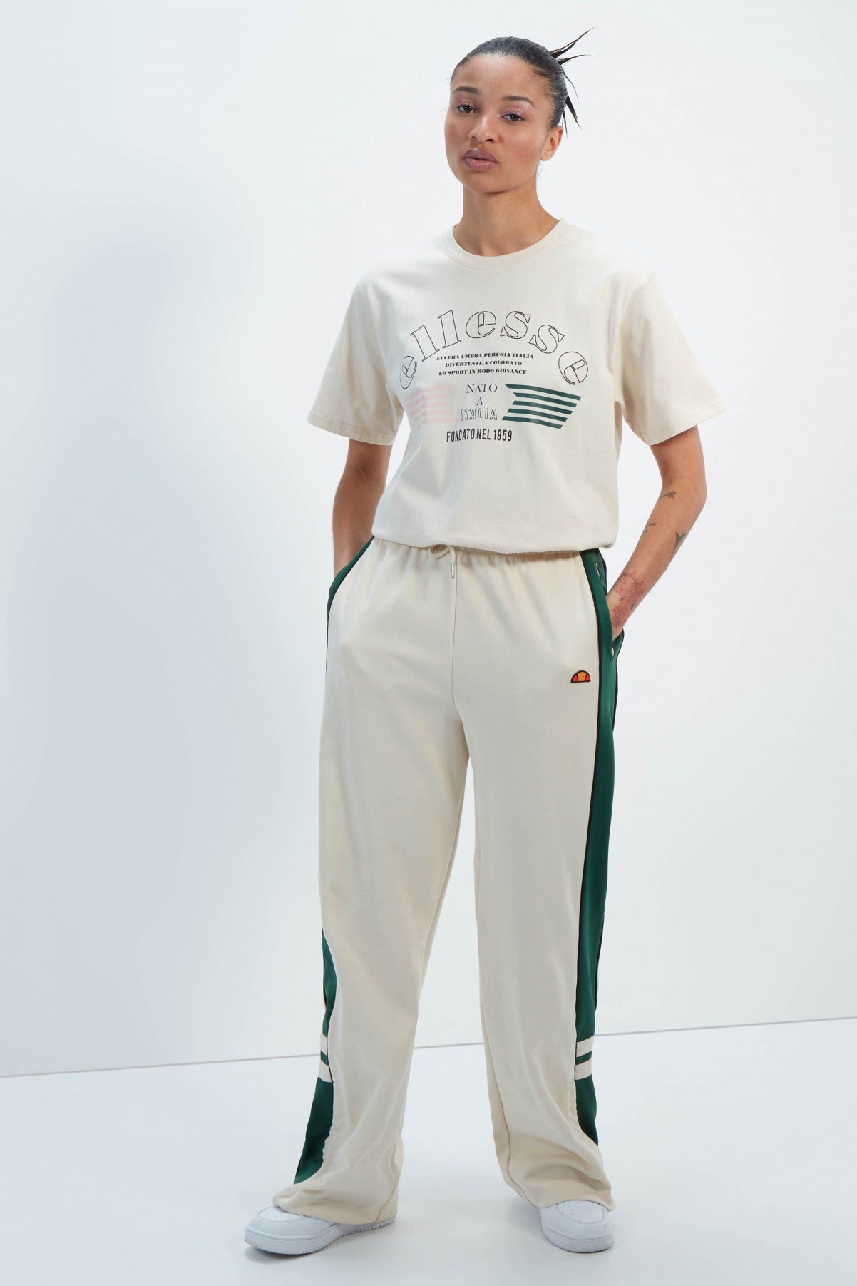 ELLESSE NIRA TEE en color WHITE (4)