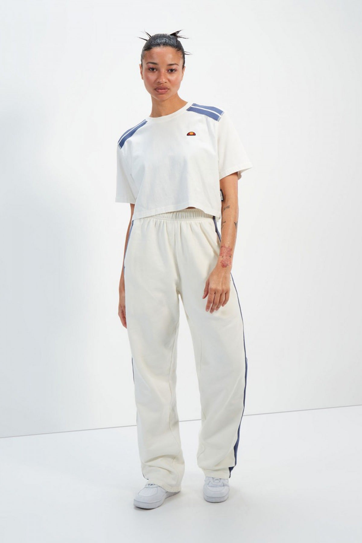 ELLESSE IVA CROPPED T-SHIRT en color WHITE (4)