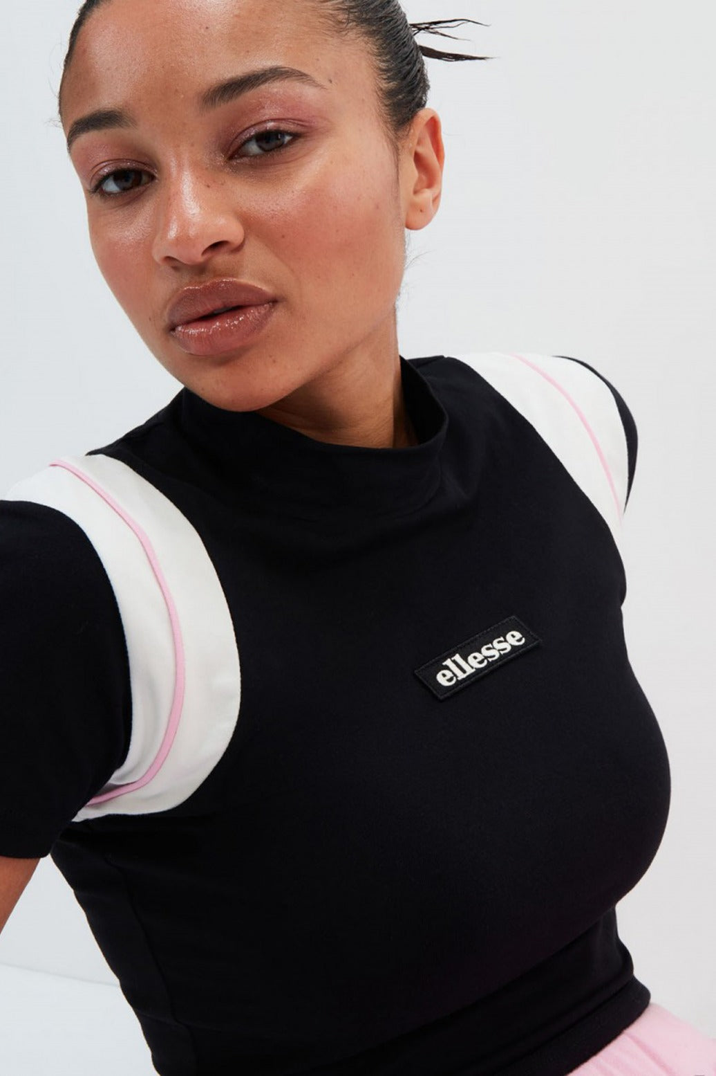 ELLESSE MART CROP T-SHIRT en color BLACK (4)
