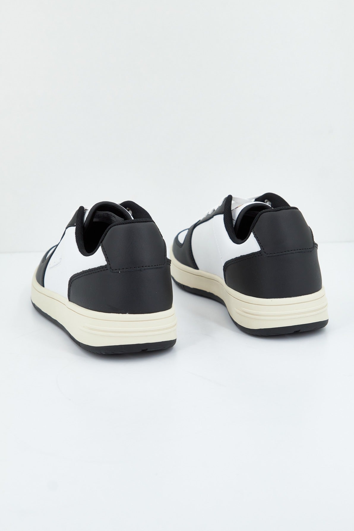 ELLESSE PANARO CUPSOLE en color BLCKWHT (4)