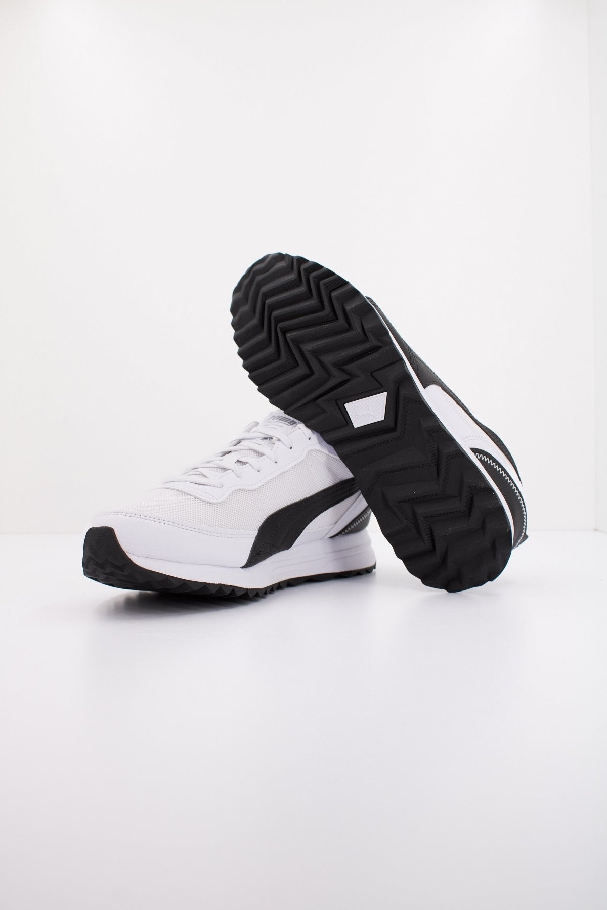 PUMA ROAD RIDER LTH en color WHTBLCK (4)