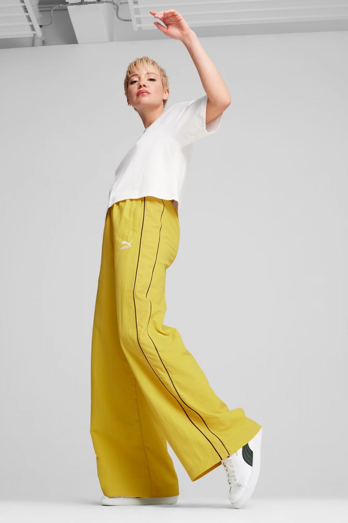 PUMA T TRACK PANTS en color YELLOW (4)