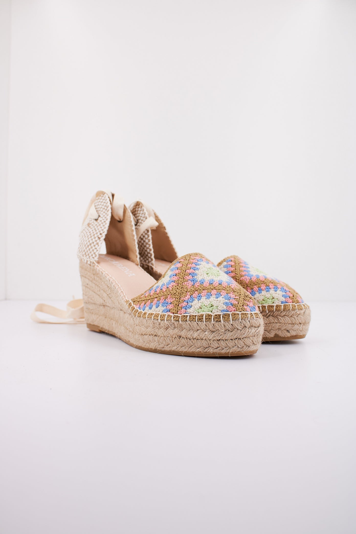 MACARENA YUNE en color CAMEL (2)