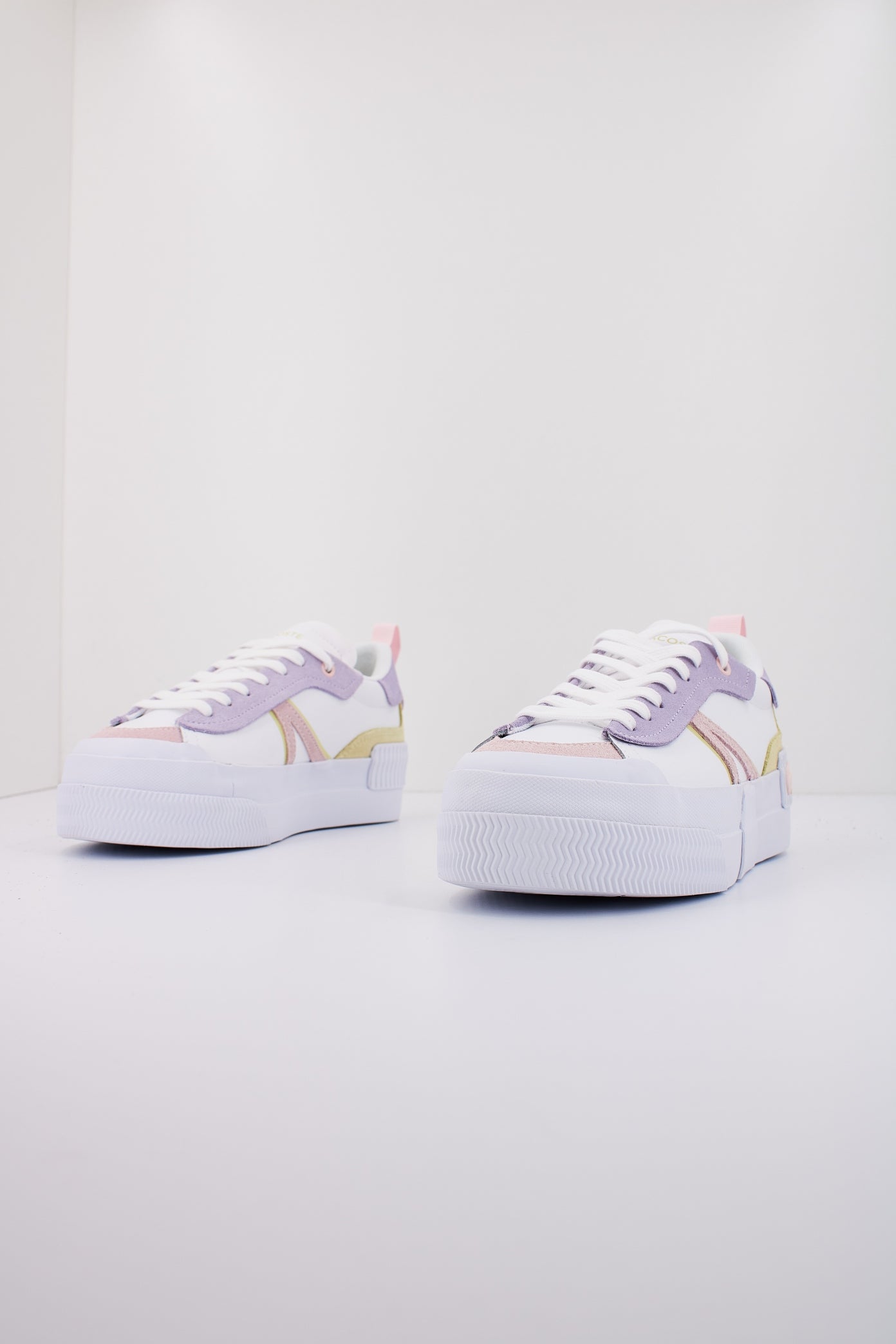 LACOSTE LEATHER en color WHTPNK (2)