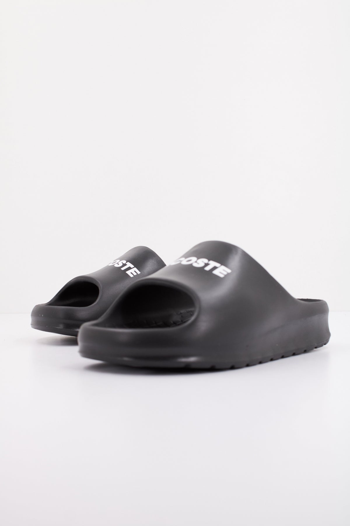LACOSTE SERVE SLIDE . SYNT en color BLKBLK (2)