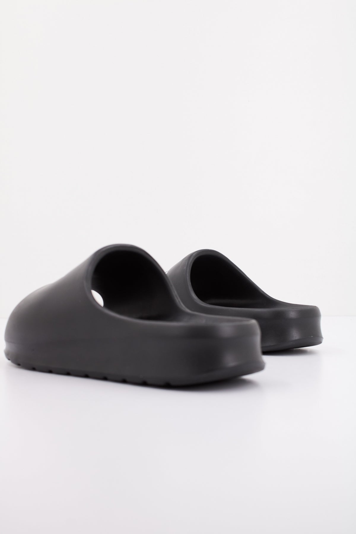 LACOSTE SERVE SLIDE . SYNT en color BLKBLK (3)