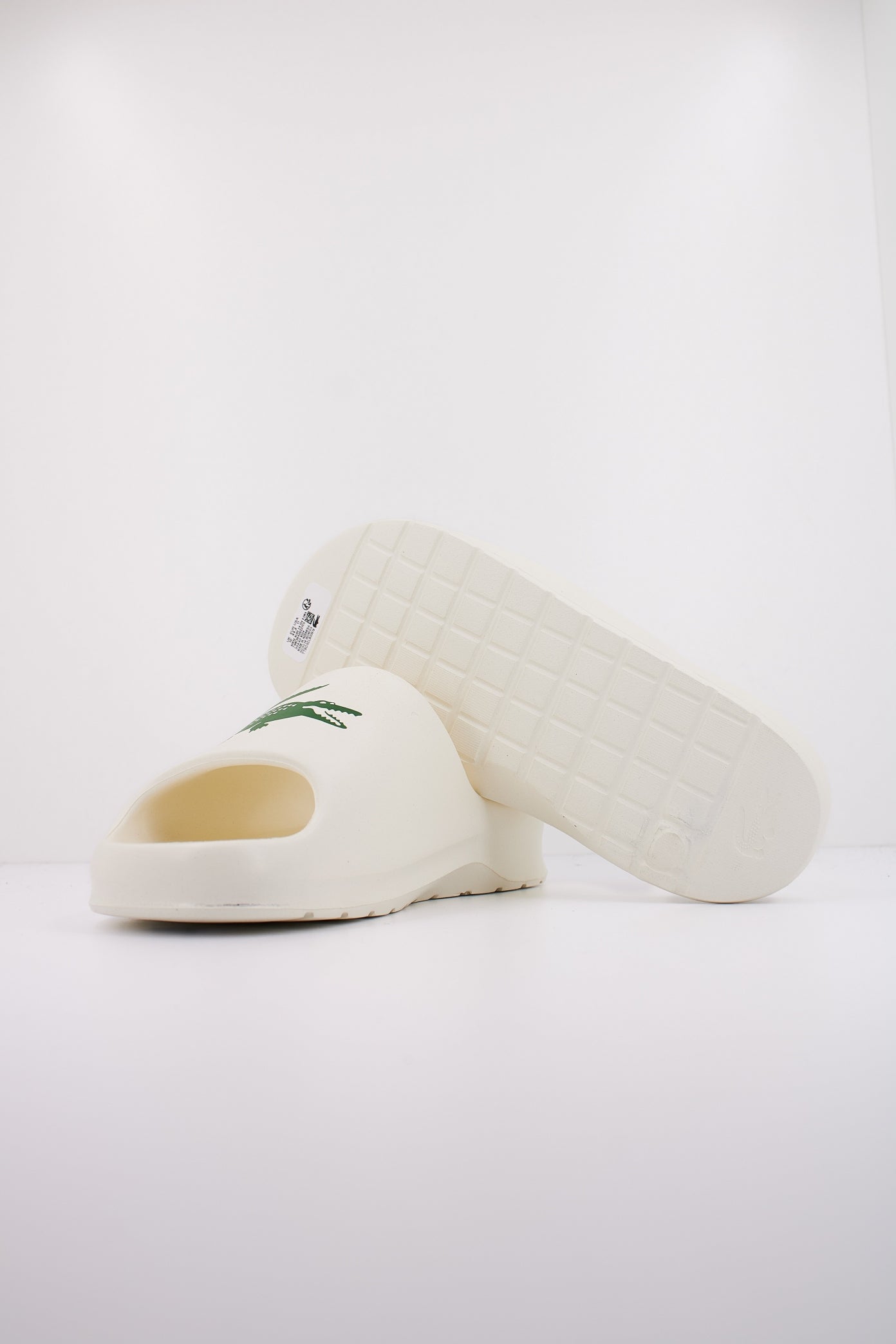 LACOSTE MEN'S SERVE SLIDE en color WHTGRN (5)
