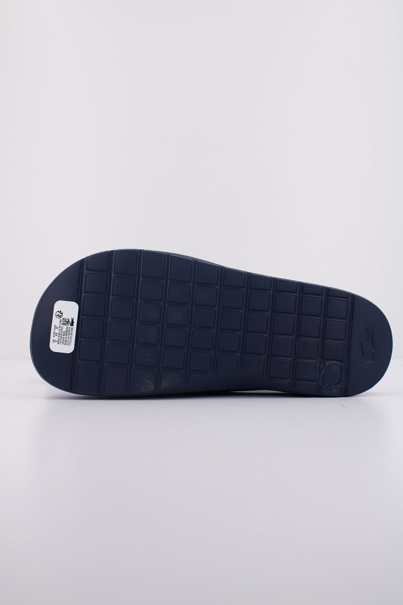 LACOSTE MEN'S SERVE SLIDE . en color NVYWHT (5)