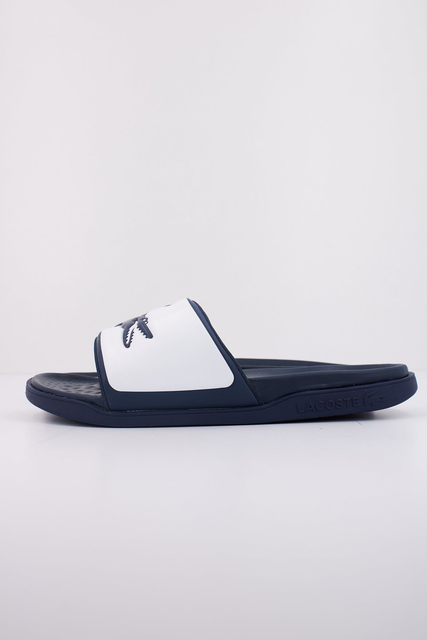 LACOSTE MEN'S SERVE SLIDE DU en color NVYWHT (1)