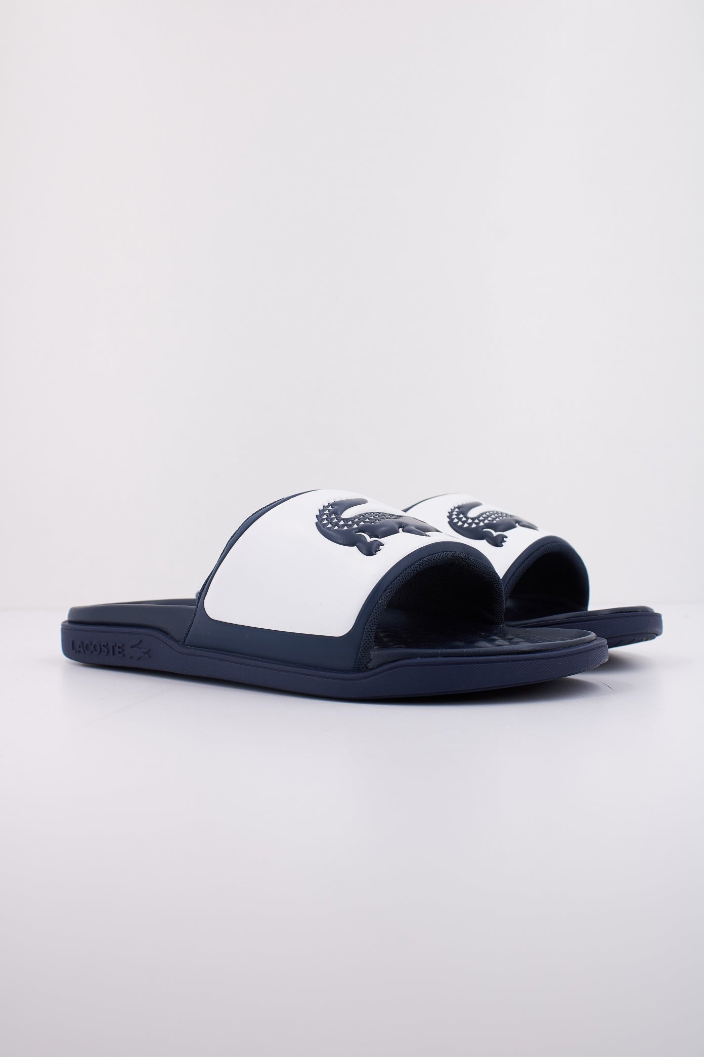 LACOSTE MEN'S SERVE SLIDE DU en color NVYWHT (2)