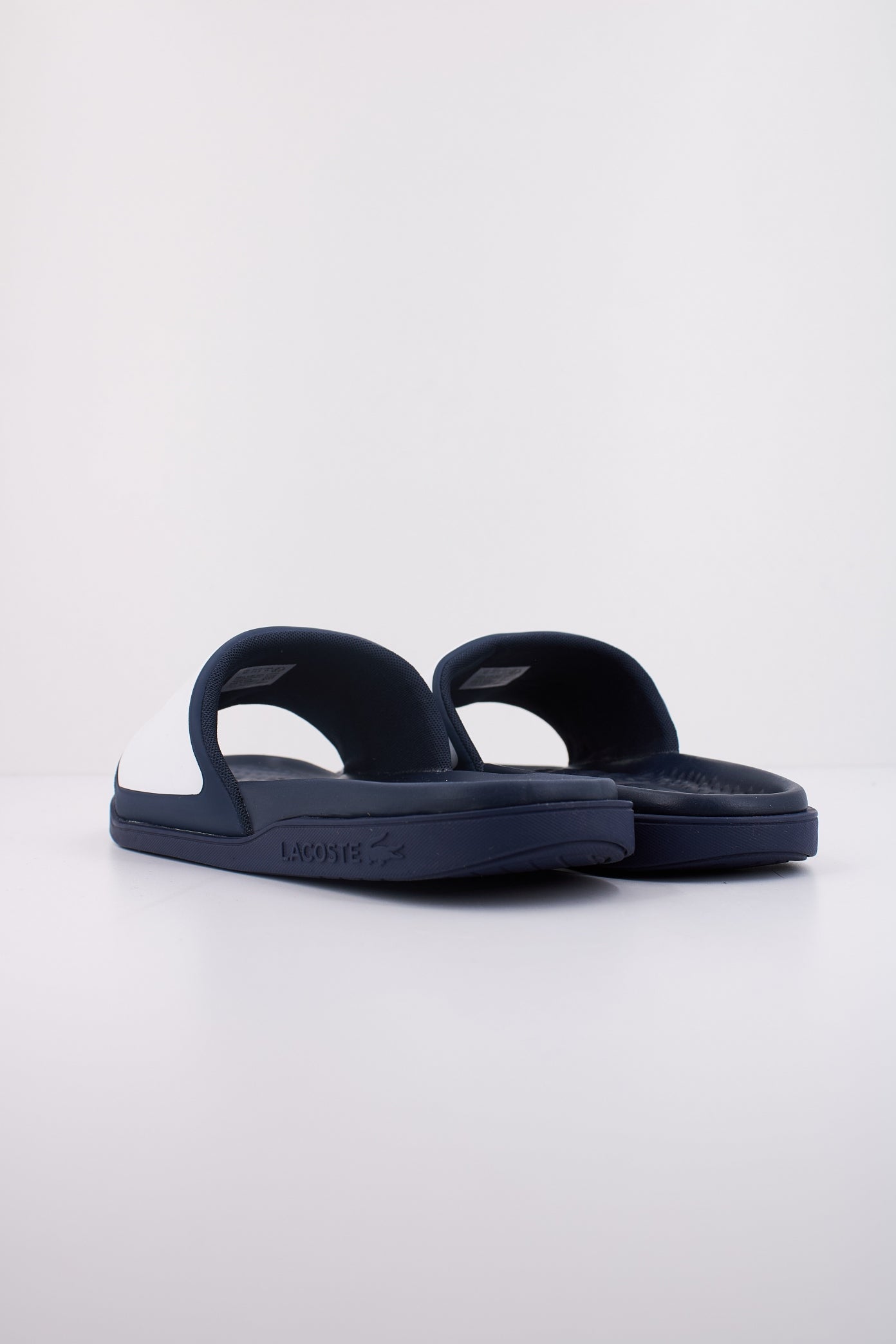 LACOSTE MEN'S SERVE SLIDE DU en color NVYWHT (4)