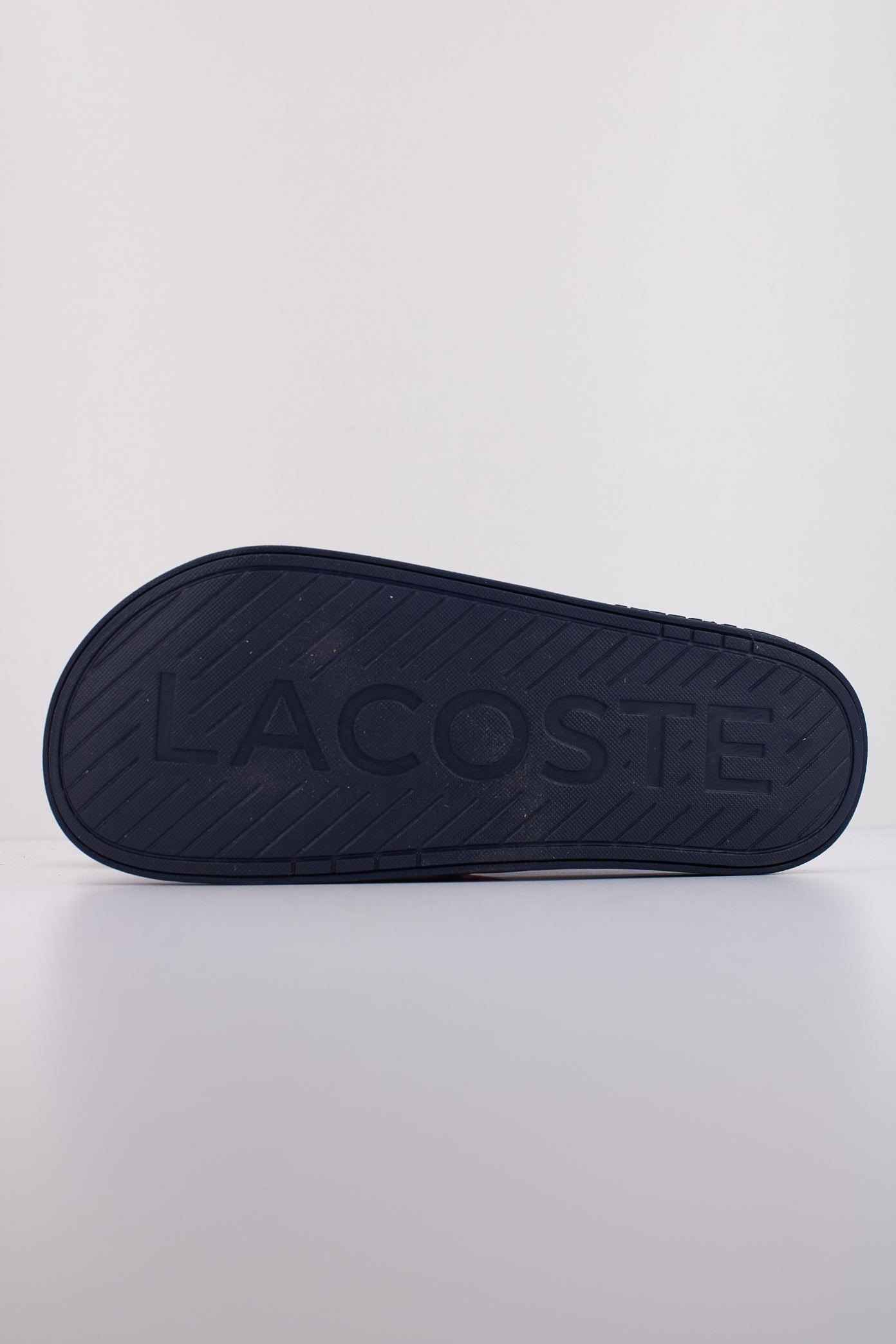LACOSTE SERVE SLIDE DUAL en color WHTNVYRED (5)