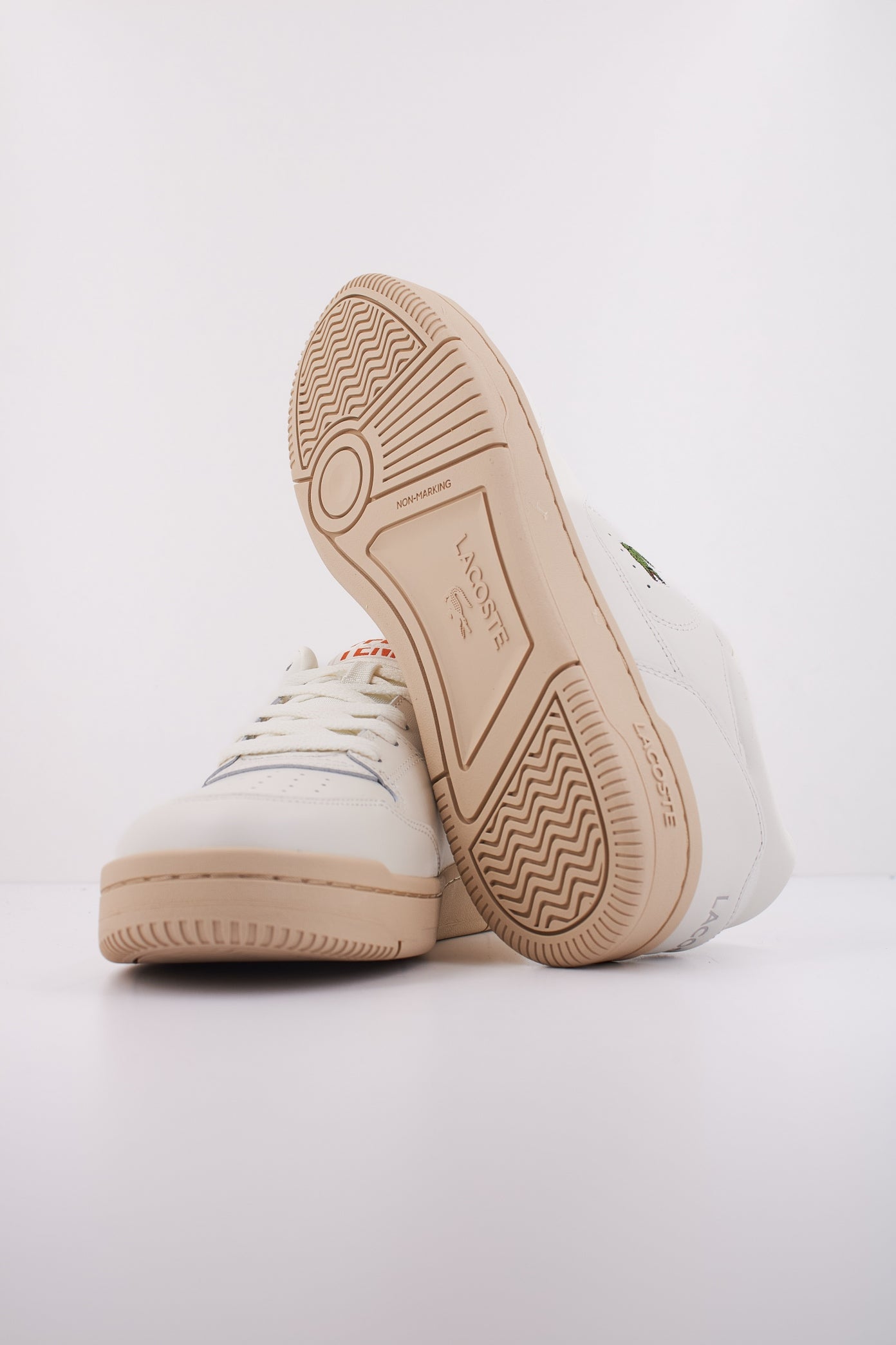 LACOSTE LINEDRIVE SNEAKERS en color WHTTAN (5)