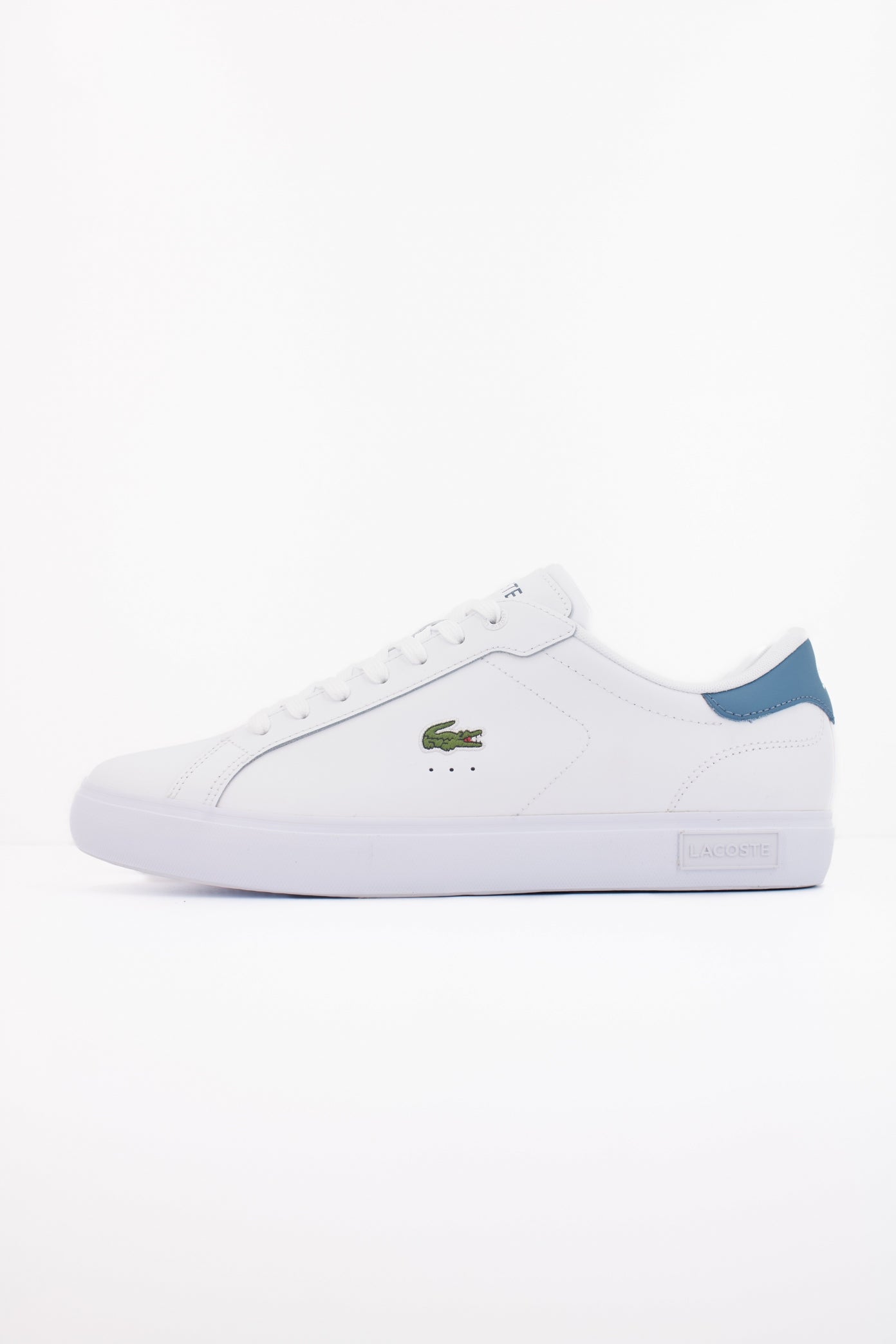 LACOSTE POWERCOURT en color WHTBLU (1)
