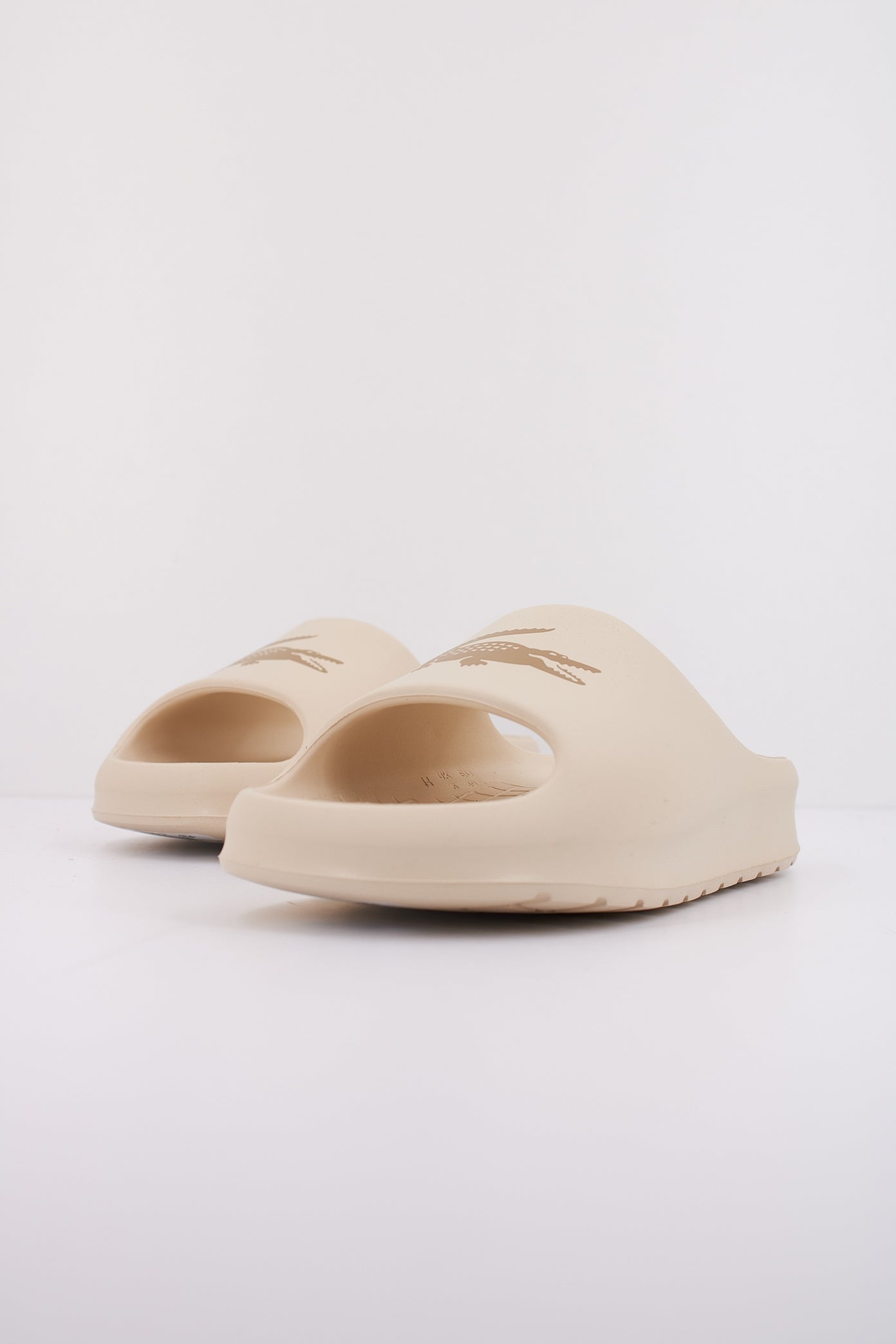 LACOSTE SERVE SLIDE . en color WHTTAN (2)
