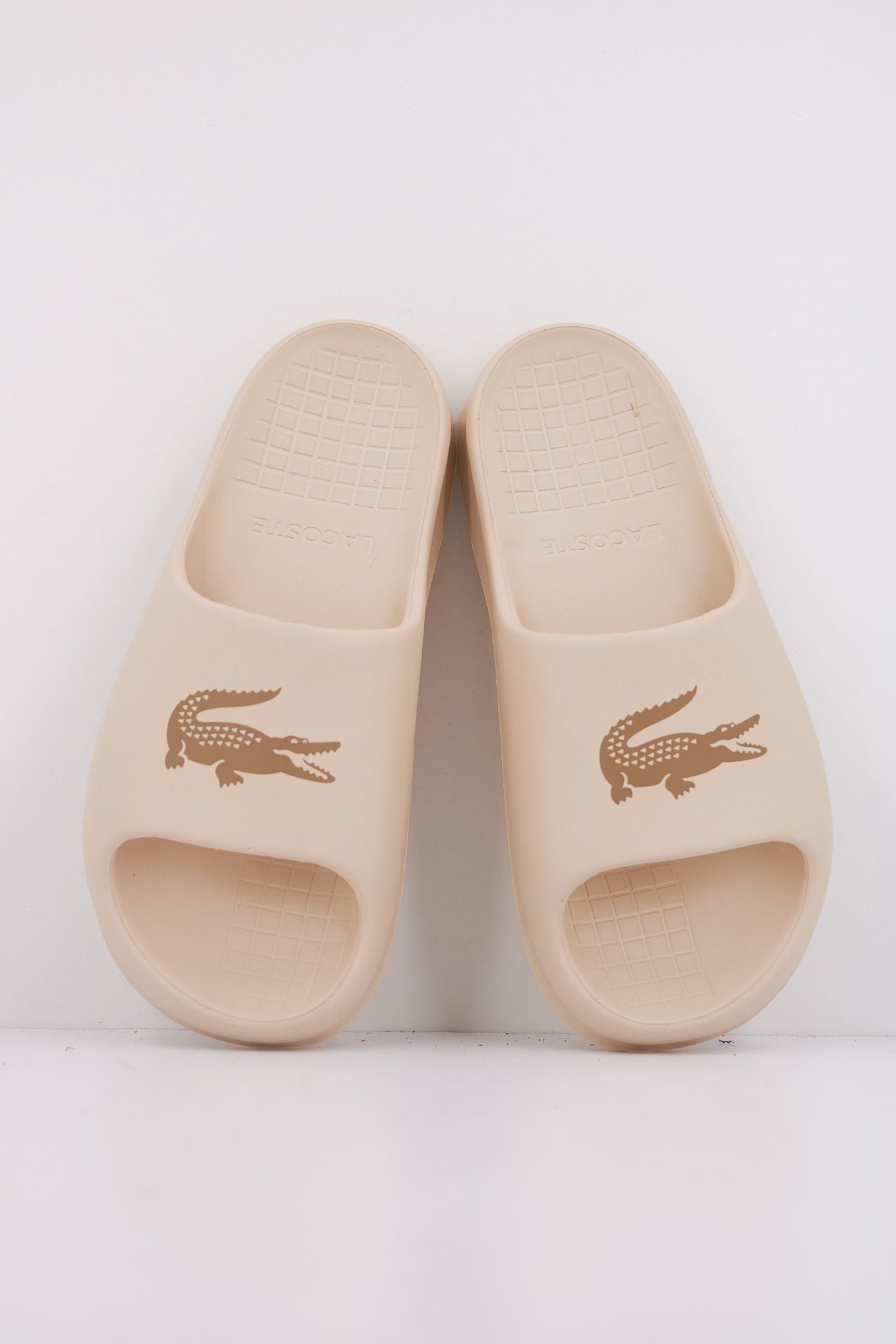 LACOSTE SERVE SLIDE . en color WHTTAN (3)