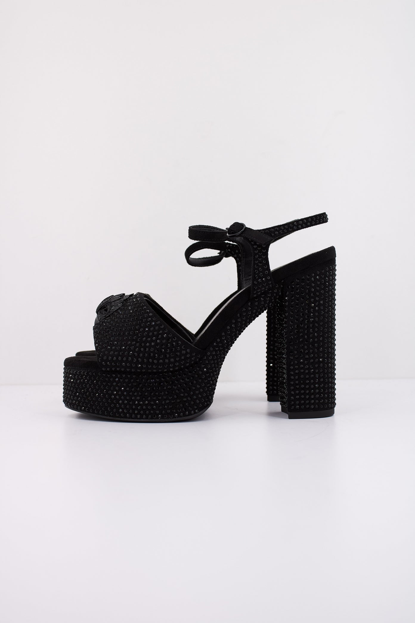 KURT GEIGER LONDON KENSINGTON PLATFORM en color BLKOTHR (1)