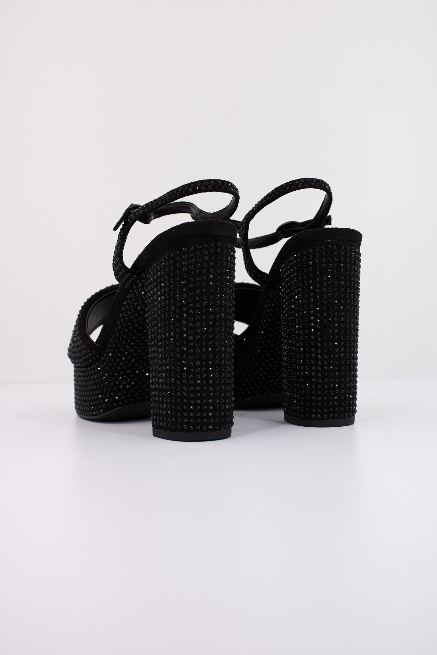 KURT GEIGER LONDON KENSINGTON PLATFORM en color BLKOTHR (4)