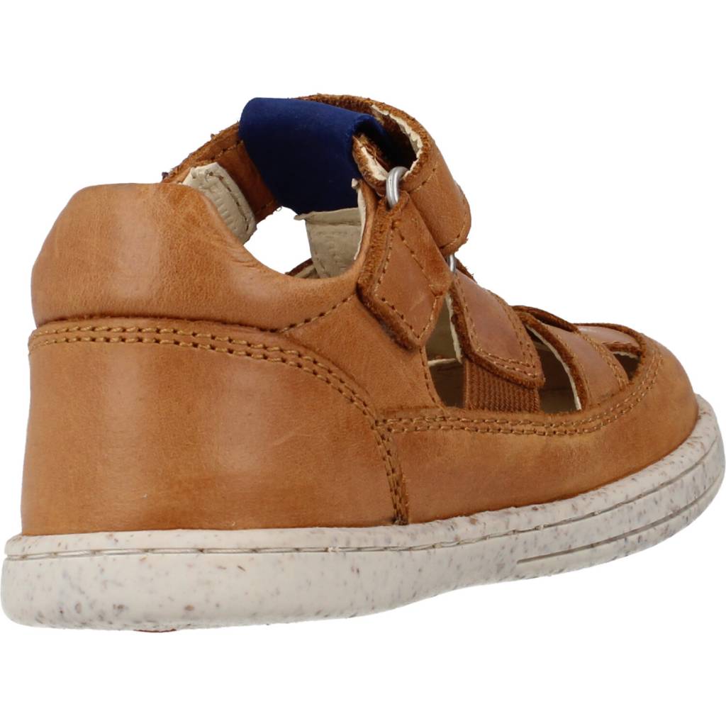 KICKERS TRACTUS en color CAMEL (3)