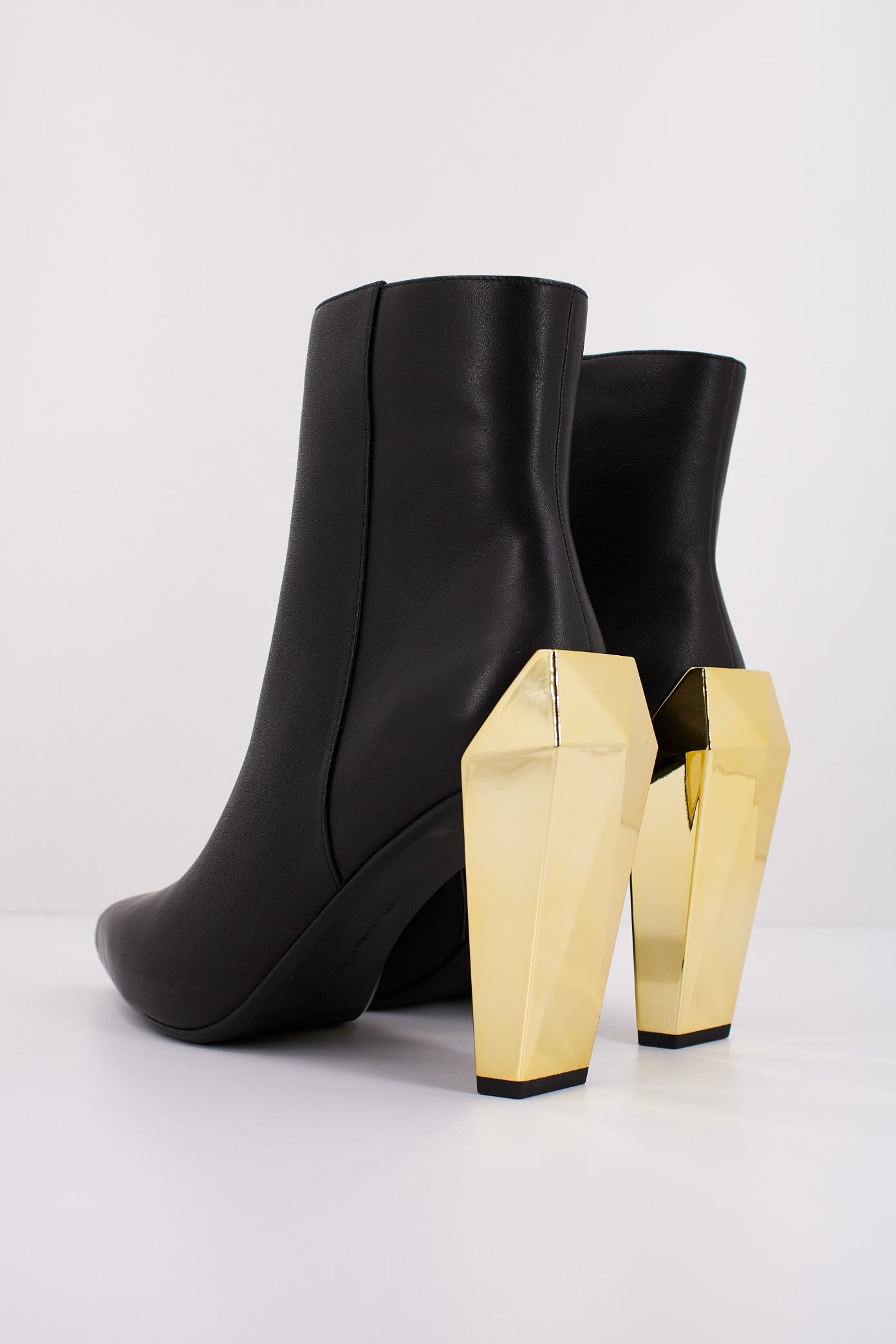 UNITED NUDE GEM BOOTIE HI en color BLCKGLD (4)
