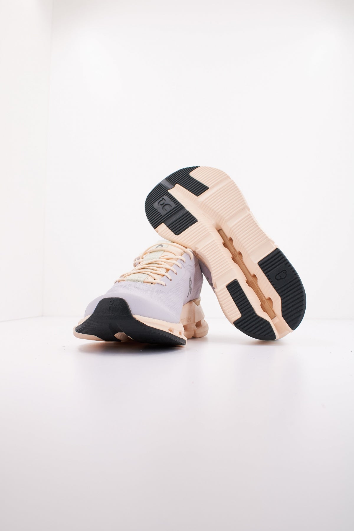 ON RUNNING CLOUDNOVA FORM W en color DSTSTON (4)