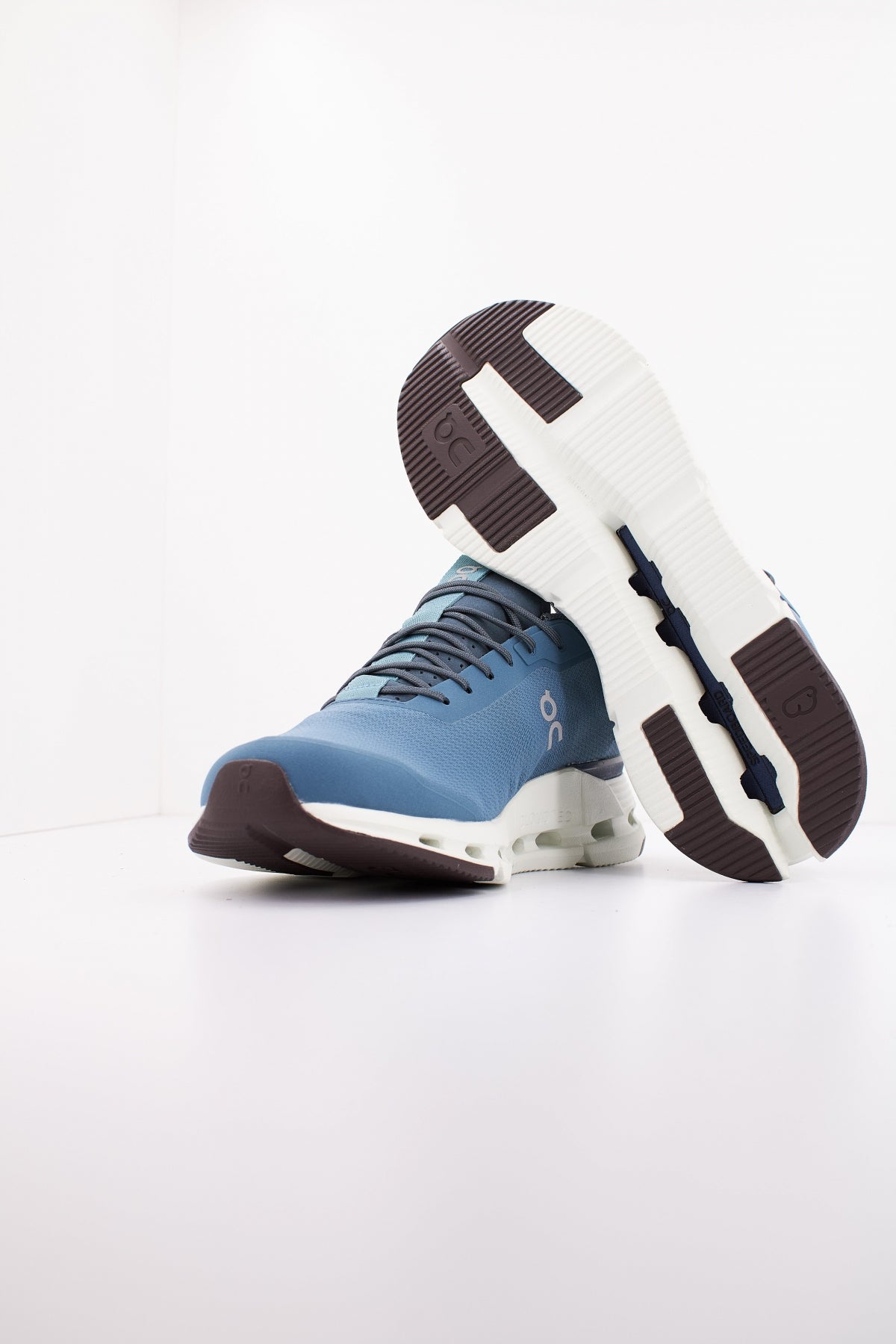 ON RUNNING CLOUDNOVA FORM M en color DSTSTN (4)