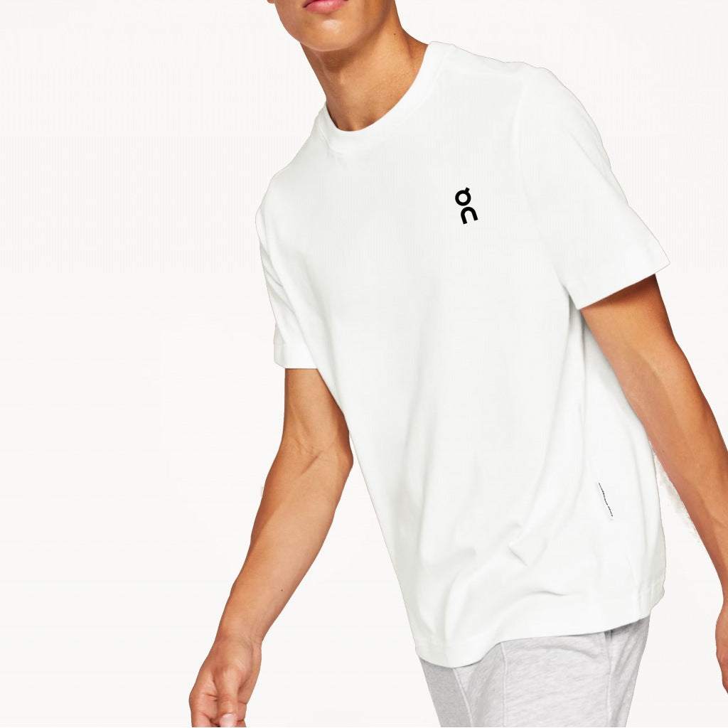 ON RUNNING CLUB T en color WHITE (4)
