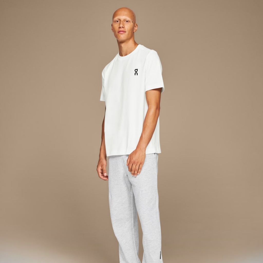 ON RUNNING CLUB T en color WHITE (6)