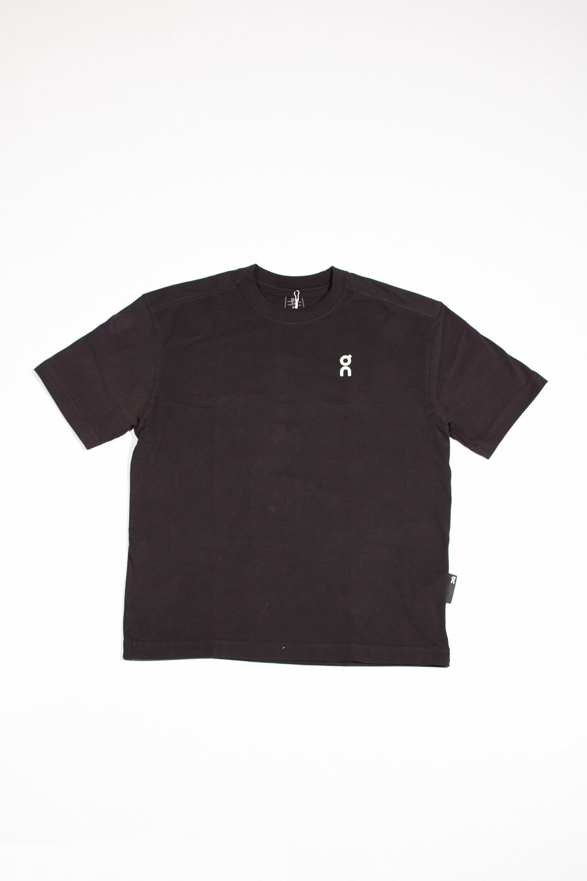 ON RUNNING CLUB T en color BLACK (1)