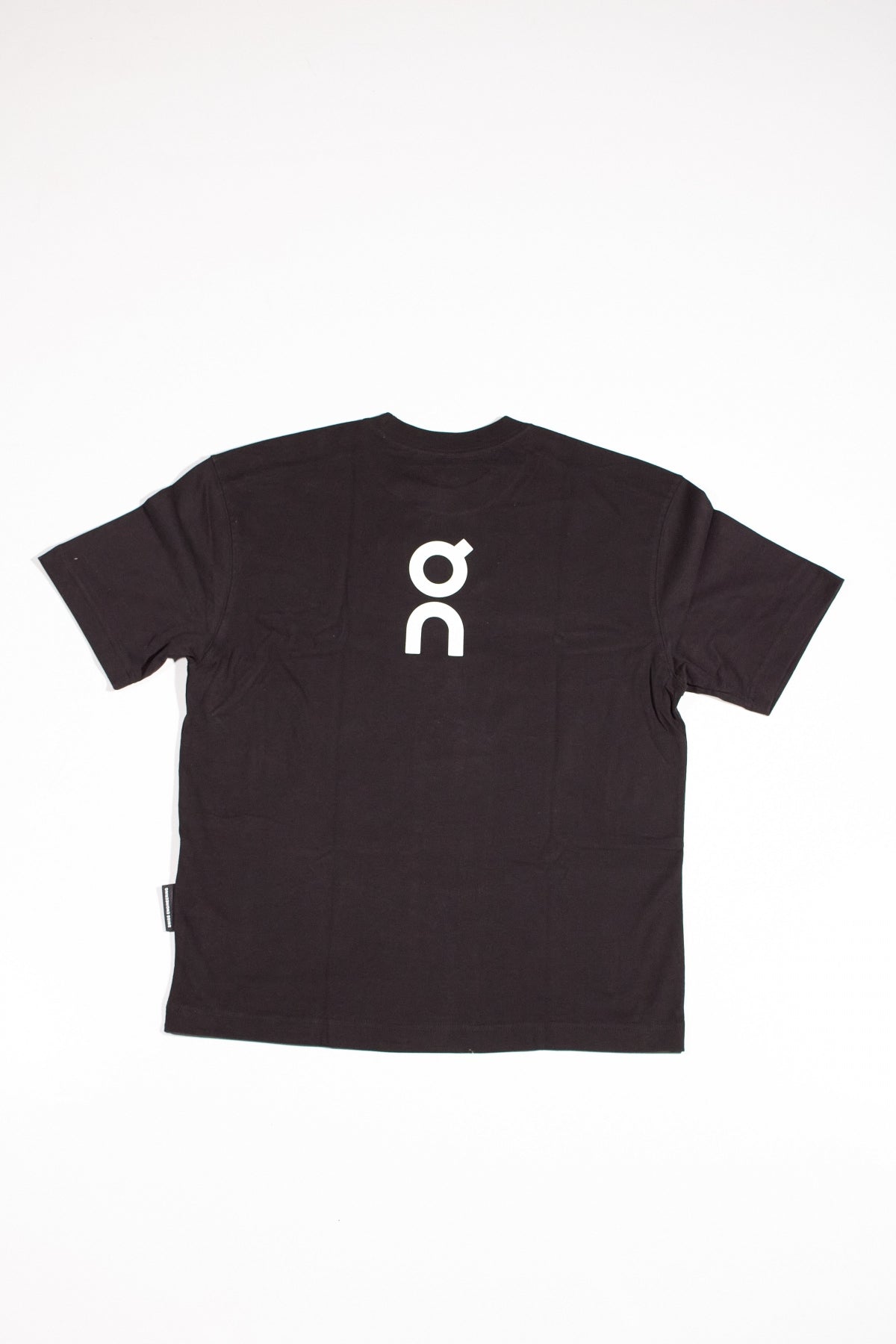 ON RUNNING CLUB T en color BLACK (2)
