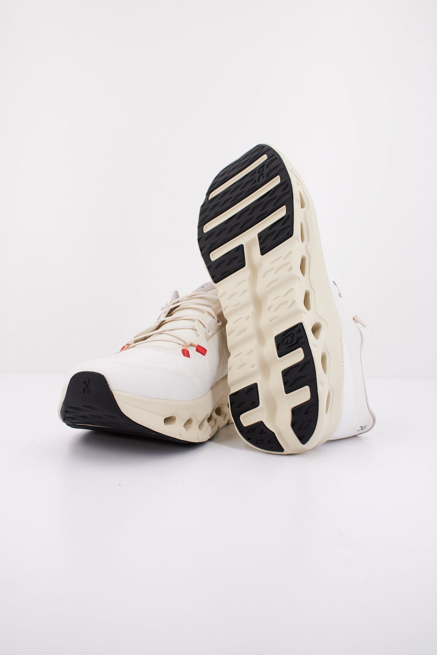 ON RUNNING CLOUDTILT en color CREAM (5)