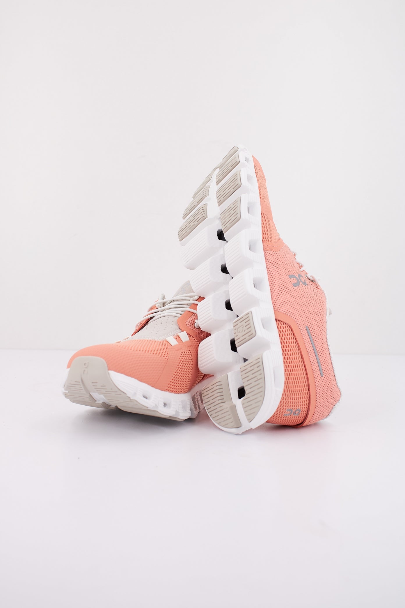 ON RUNNING CLOUD en color PEARL (5)