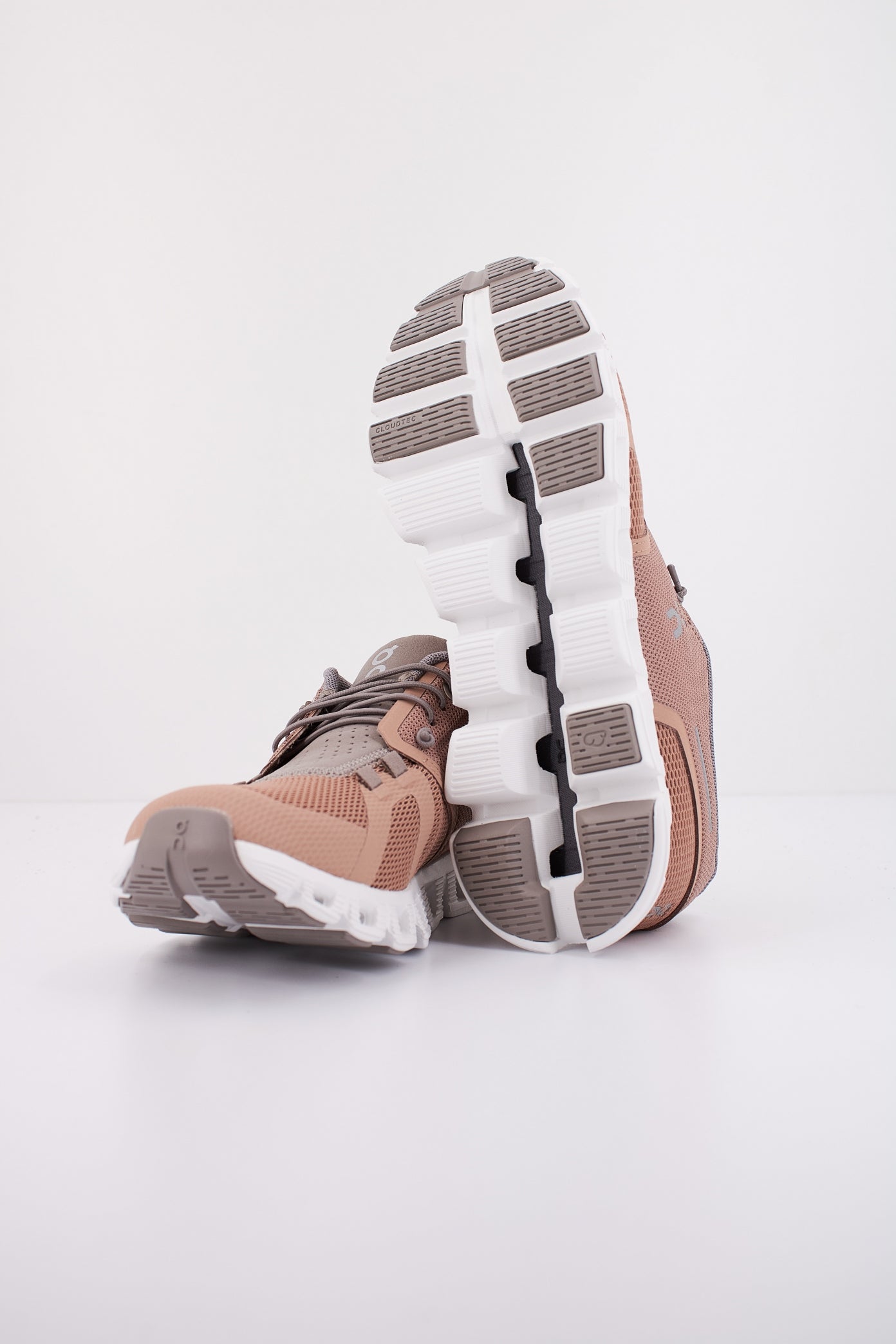 ON RUNNING CLOUD en color RSBRWN (5)