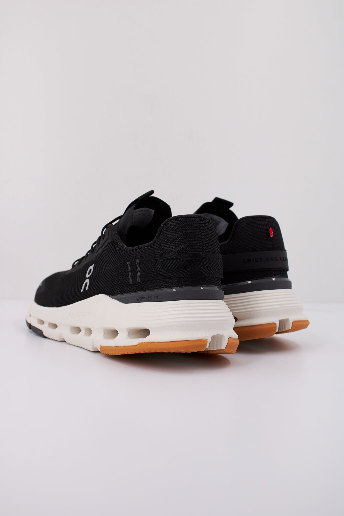 ON RUNNING CLOUDNOVA FORM en color BLACK (4)