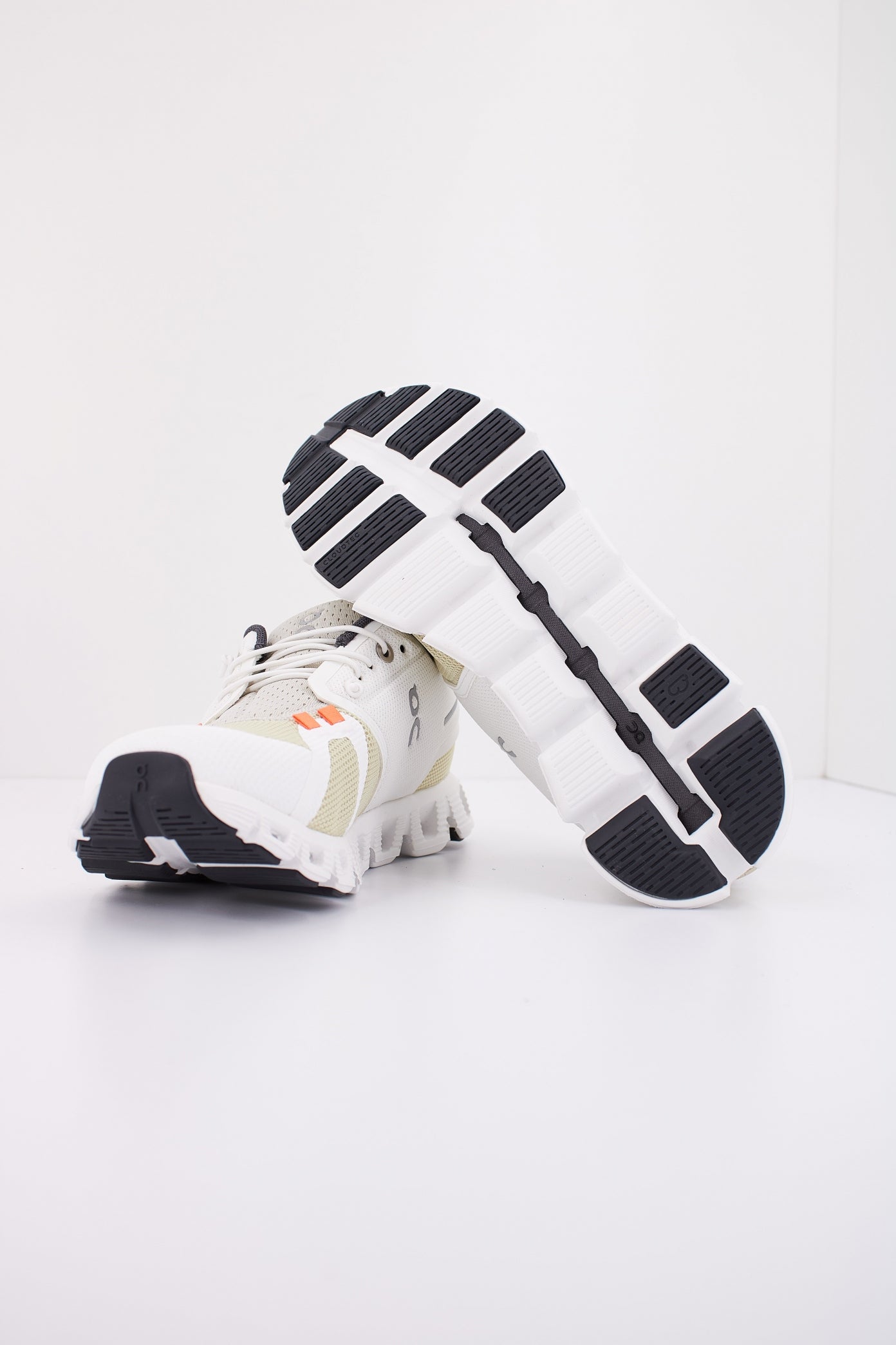 ON RUNNING CLOUD PUSH en color ICE (5)