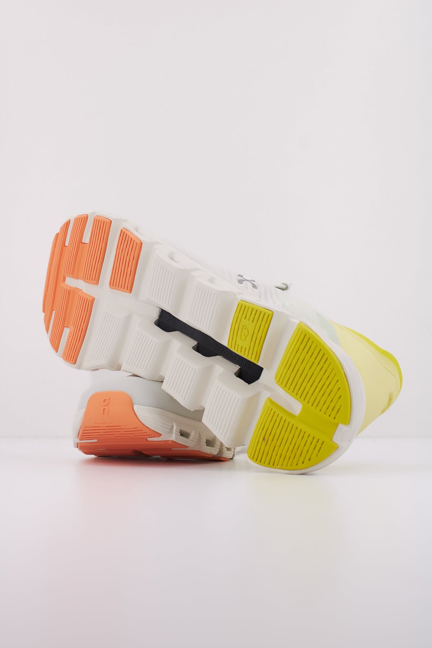 ON RUNNING CLOUD COAST en color ALOE (5)