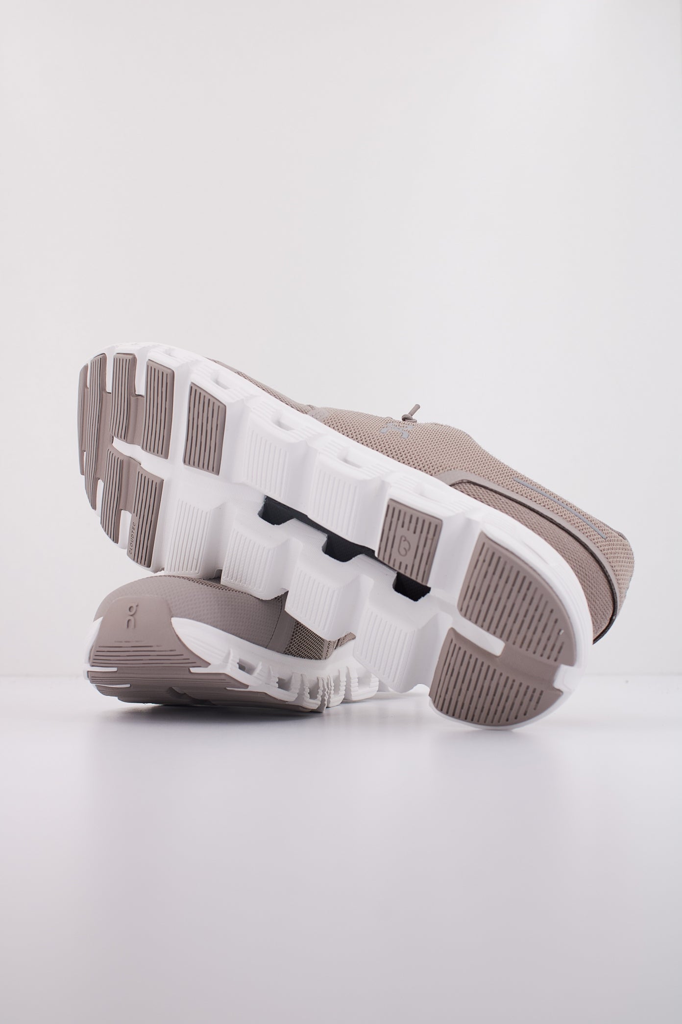 ON RUNNING CLOUD en color FOG (5)