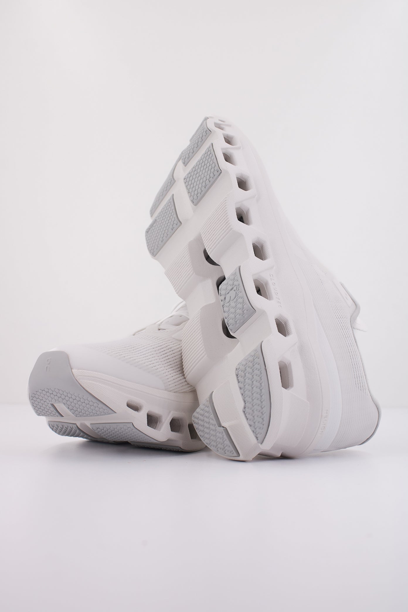 ON RUNNING CLOUDMONSTER en color WHITE (5)