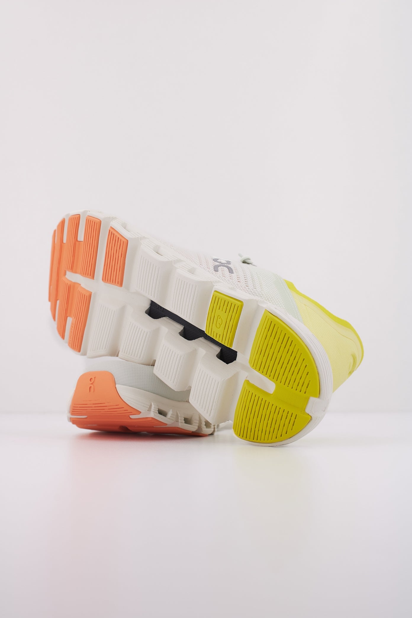 ON RUNNING CLOUD COAST en color ALOE (5)