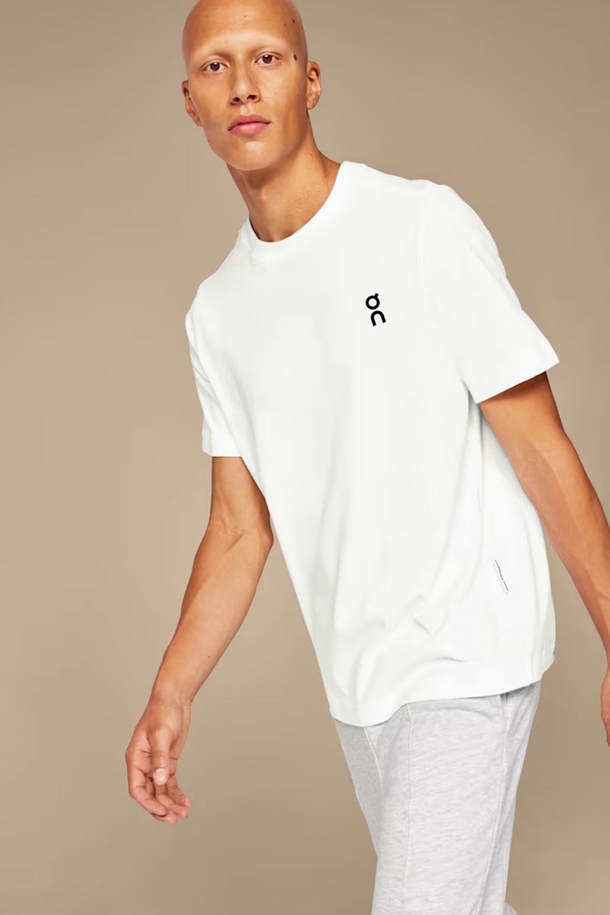 ON RUNNING CLUB BOXY T GR en color WHITE (2)
