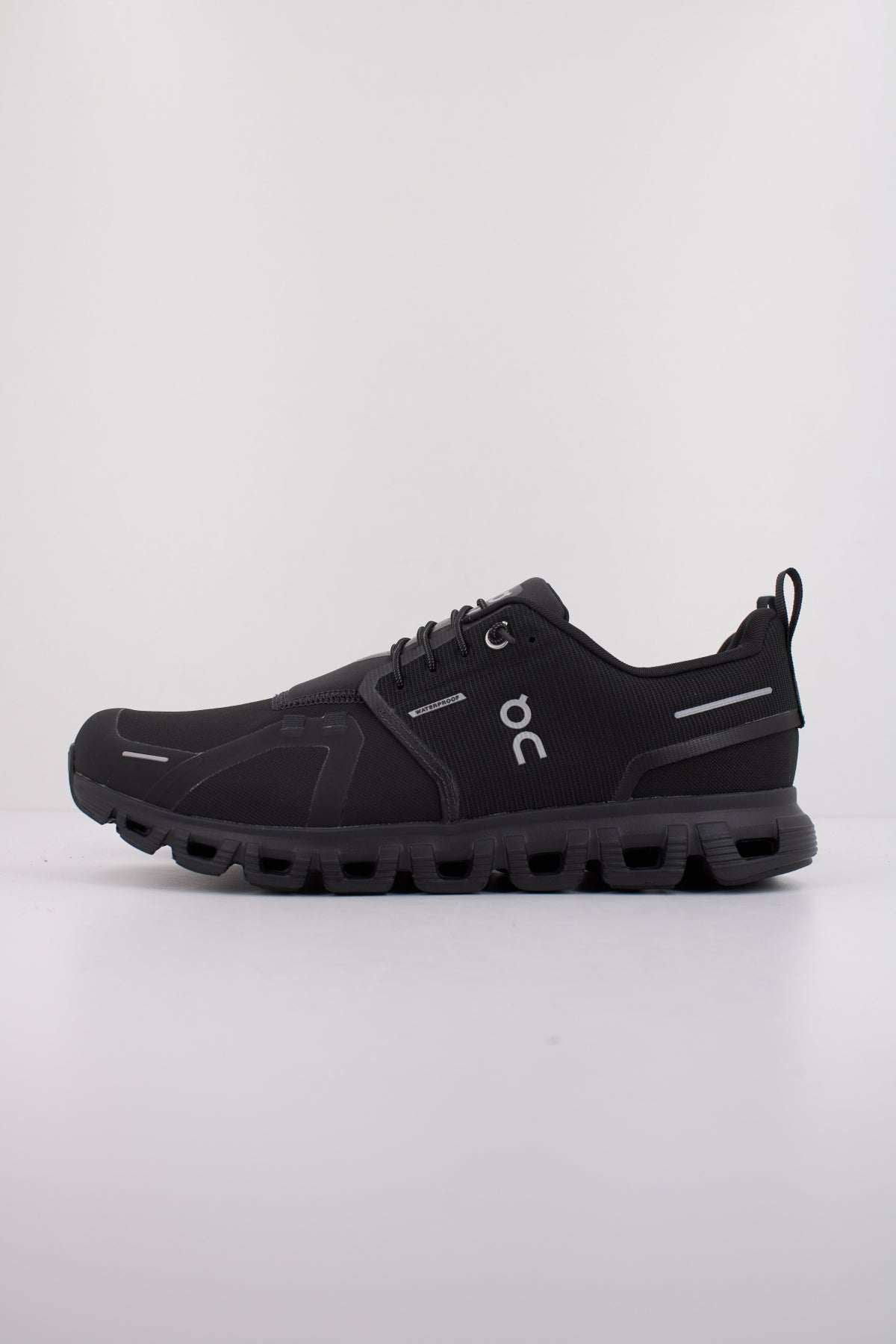 ON RUNNING CLOUD WP en color BLACK (1)
