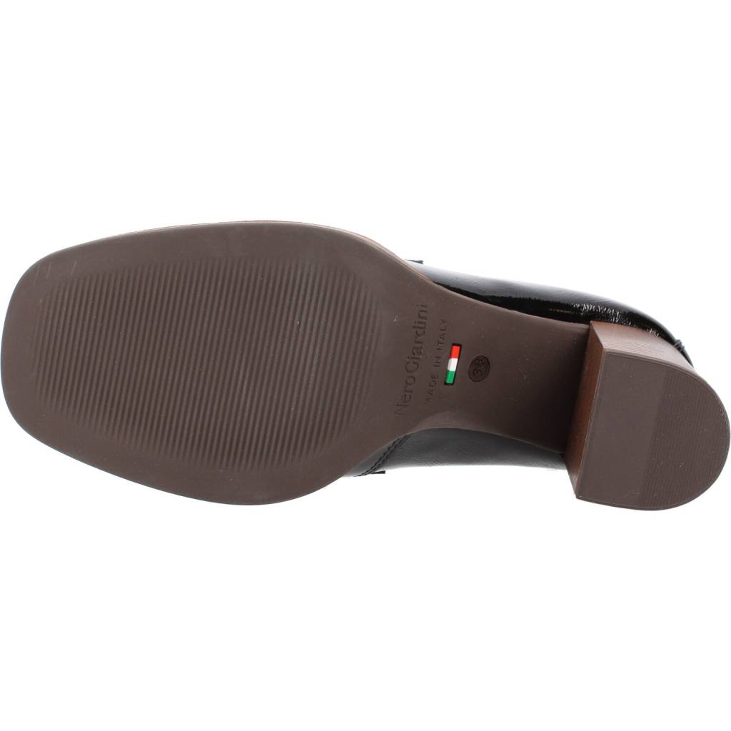 NERO GIARDINI ID en color (6)