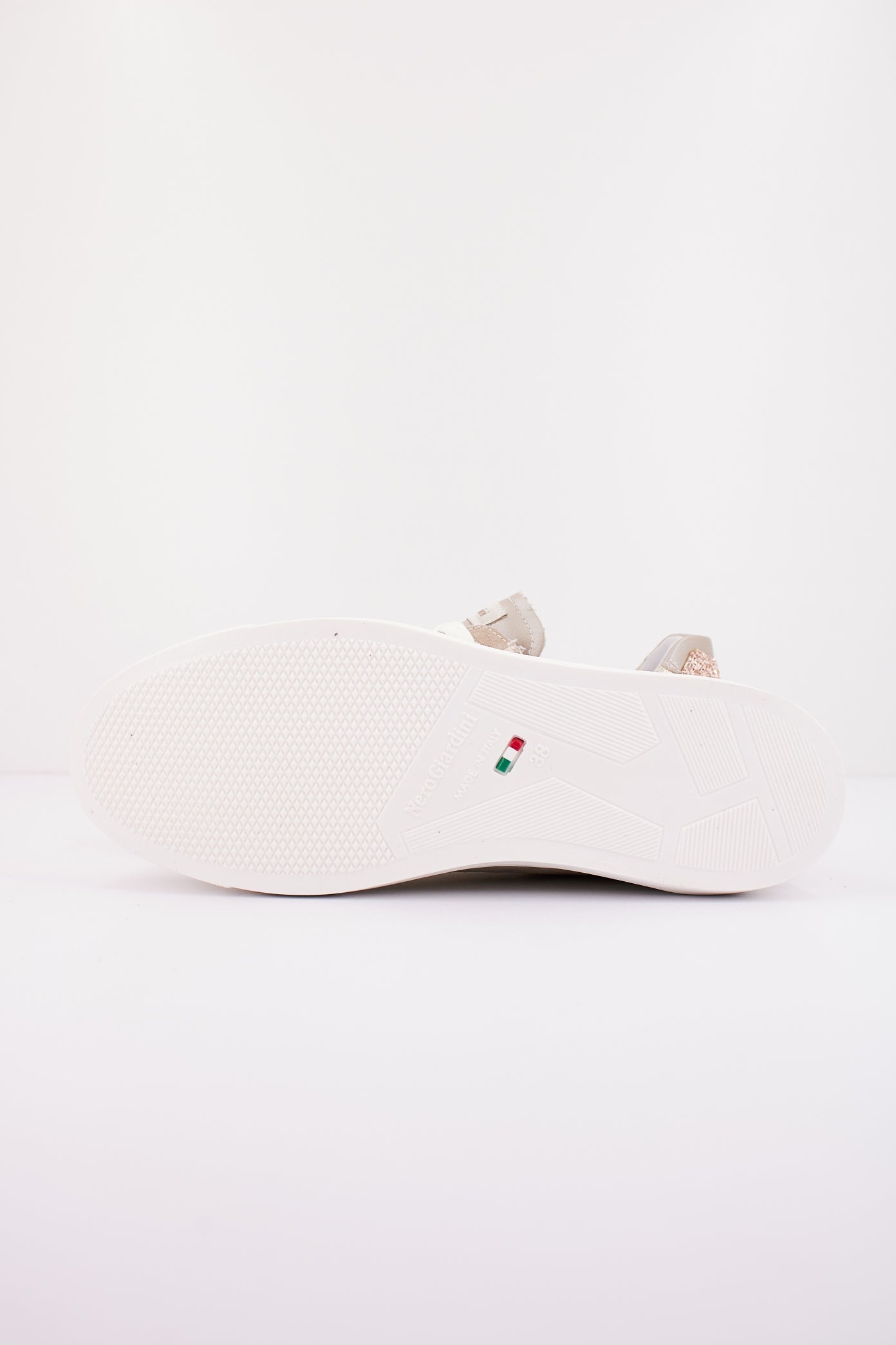 NERO GIARDINI ED en color (4)