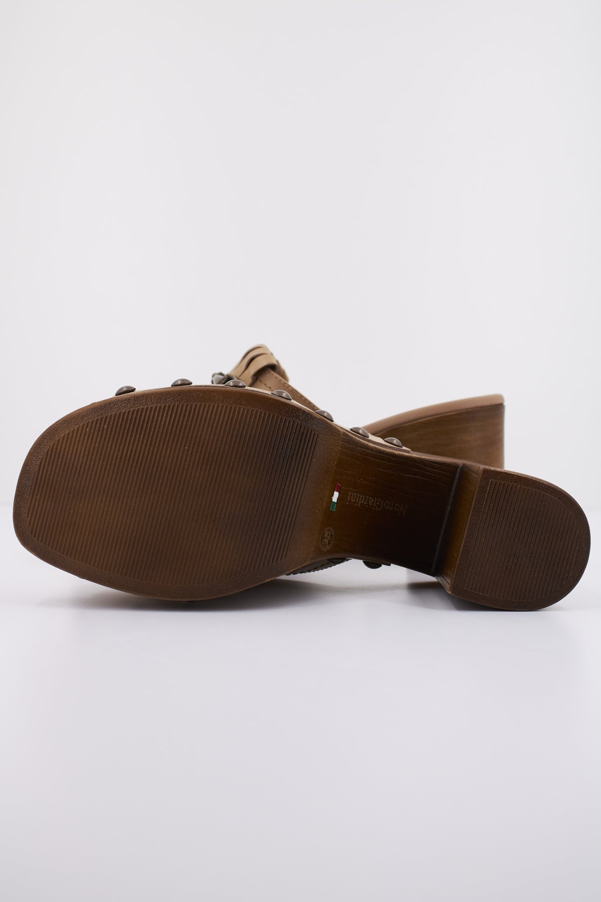 NERO GIARDINI ED en color (4)