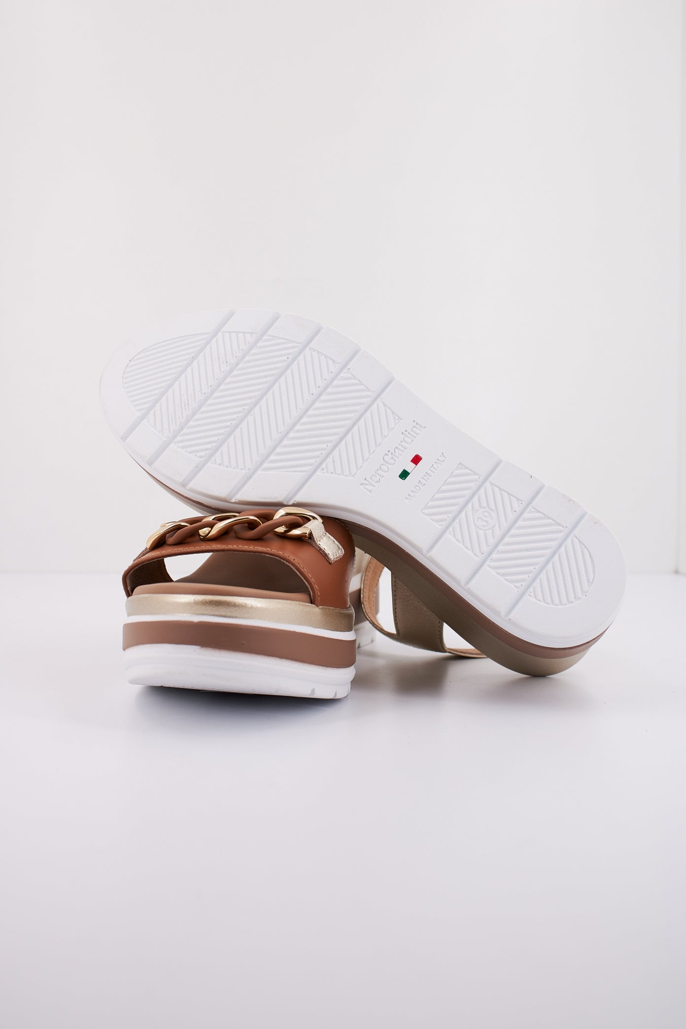 NERO GIARDINI ED en color (5)