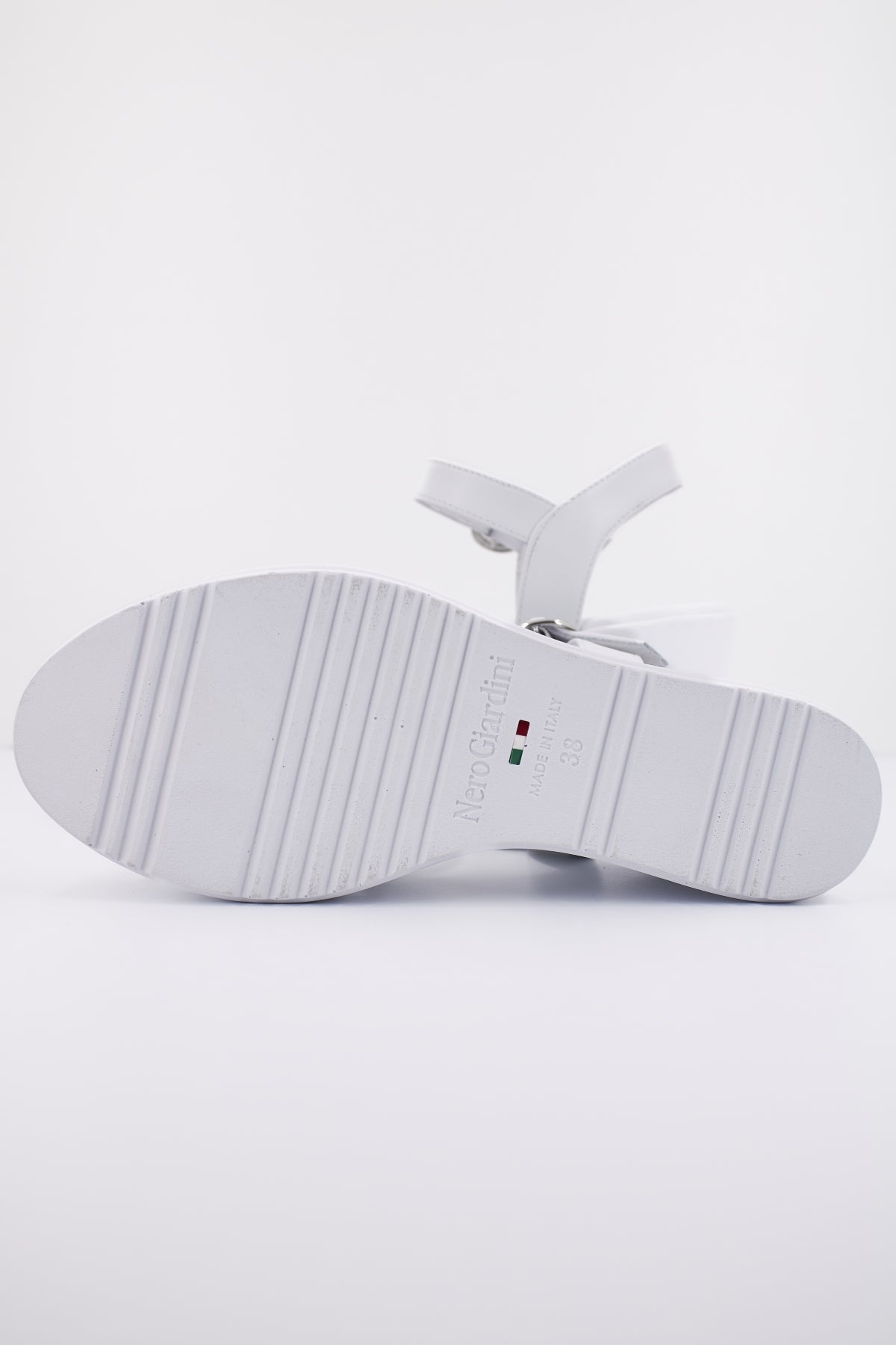 NERO GIARDINI ED en color (4)