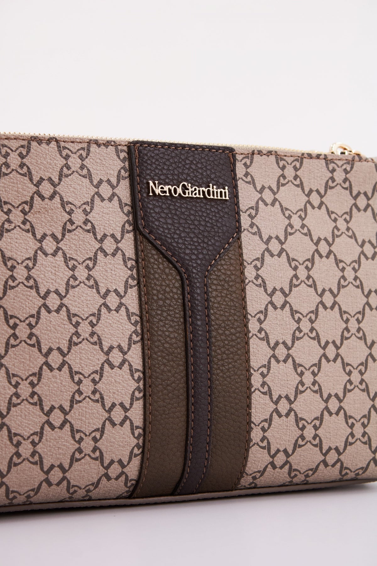 NERO GIARDINI ID  en color   (4)