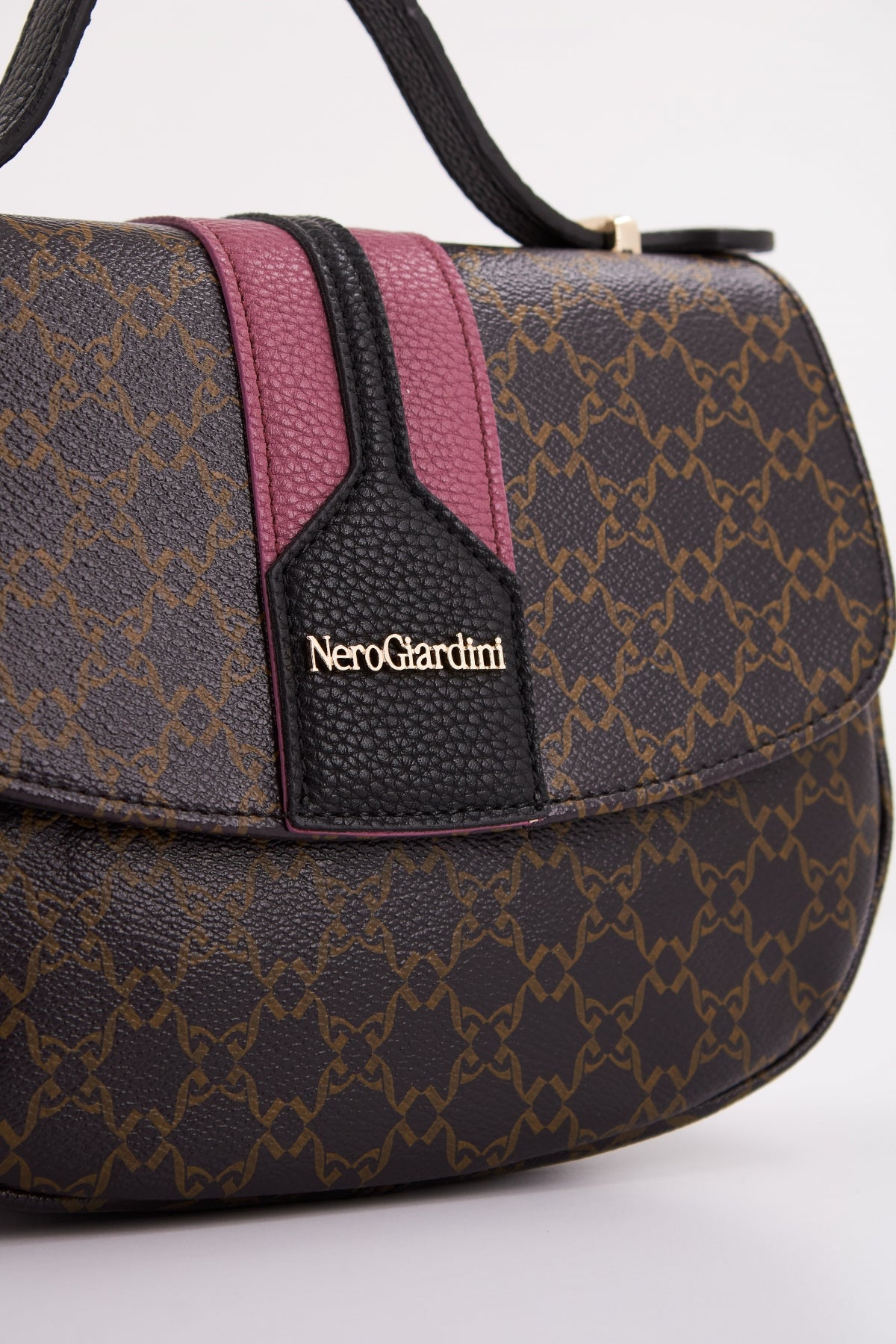 NERO GIARDINI ID en color (4)